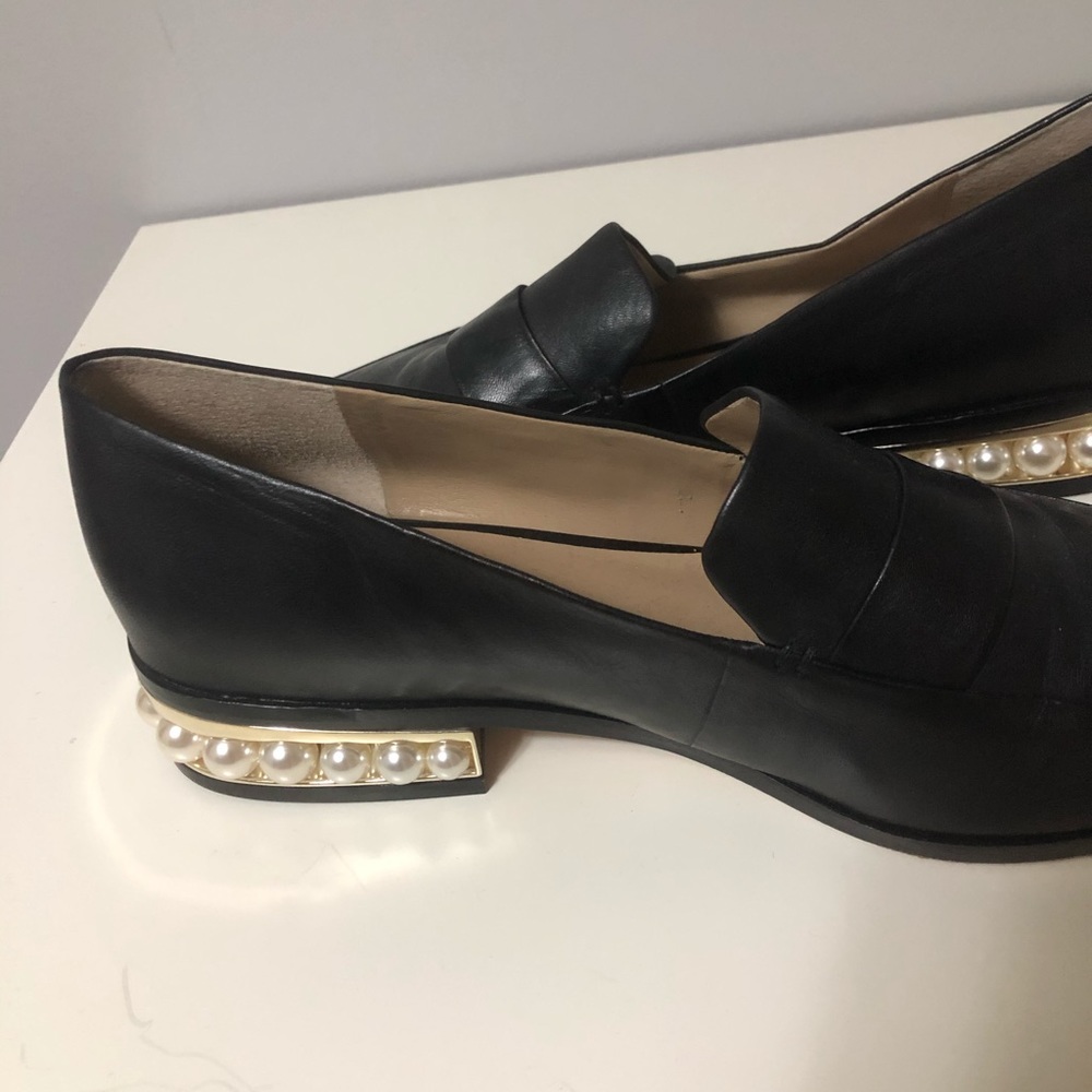 Flats with pearl heals